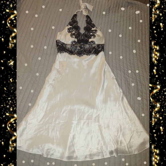 White House Black Market Dresses & Skirts - Super cute WHBM satin dress